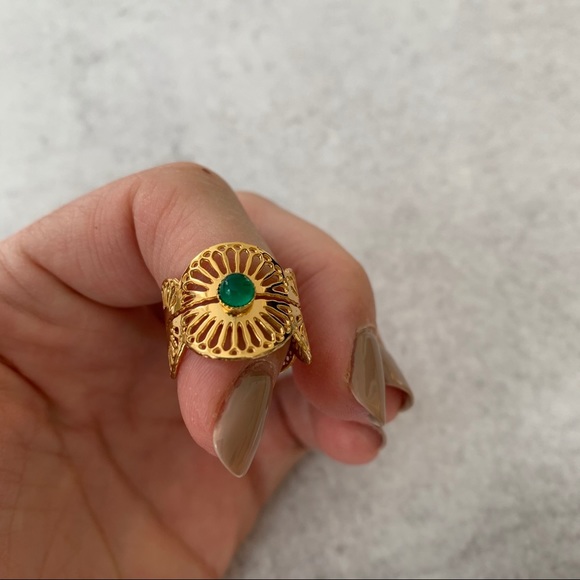 L’atlier Mahè Ring Gold w/ Green Stone Adjustable - Picture 1 of 6